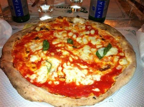 Pizza Margherita a Napoli | Food, Margherita pizza, Vegetable pizza