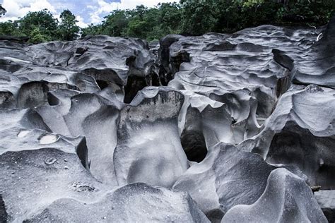 Vale da Lua - Chapada dos Veadeiros Trekking, Otherworldly, Planet ...