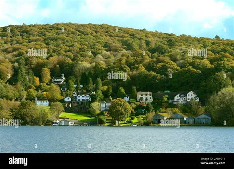 Lakeside houses at the south end of Lake Windermere the largest natural lake in England Stock ...