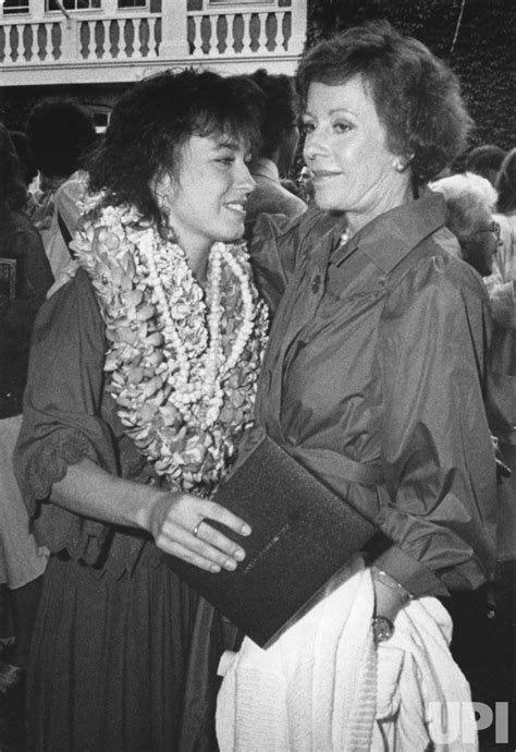 Photo: Comedienne Carol Burnett with graduating daughter Erin Hamilton - ARKCBT19860607003 - UPI.com