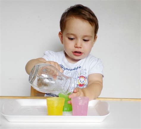 Ten Minute Montessori: Pouring – My Little Keepers