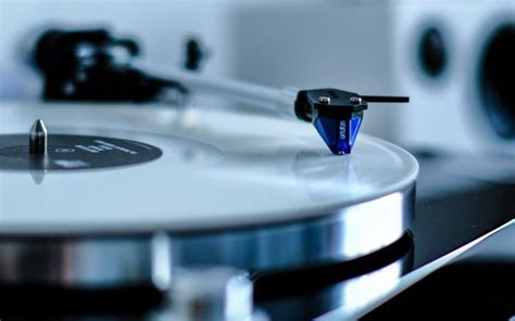 The 4 Awesome Benefits of an Acrylic Turntable Mat | Notes On Vinyl