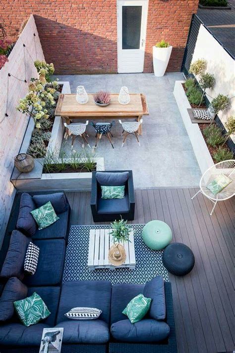 lignes épurées, espaces dégagés et nets. j'adore! | Terrasse jardin, Joli jardin, Amenagement jardin