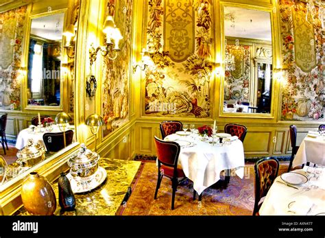 Paris France, Haute Cuisine French Restaurant indoors "L'Ambroisie" Luxury Interiors Dining Room ...