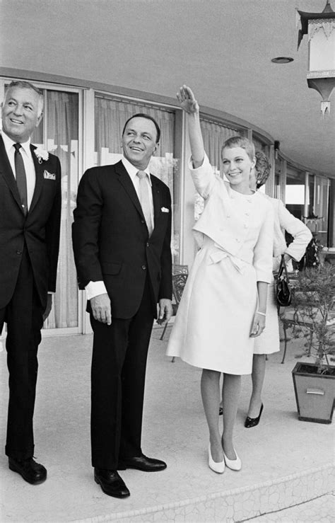 Lovely Photos of Mia Farrow and Frank Sinatra on Their Wedding Day in ...