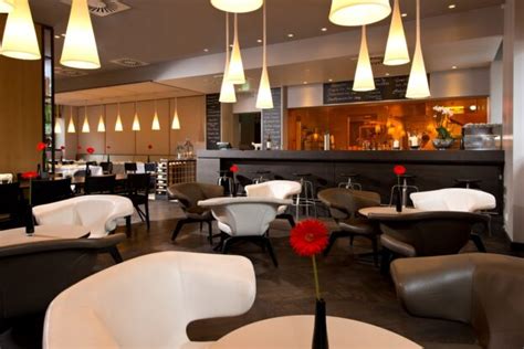 Redesign the Restaurant Ambiance with Modern Restaurant Furniture