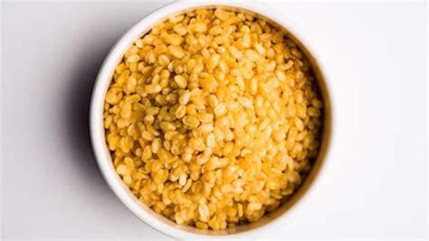 What is the Nutritional Value in Yellow Moong Dal Per 100g? – NutritionFact.in