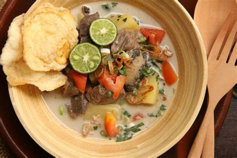 12 Makanan Khas Betawi dari Kerak Telor hingga Sayur Babanci ...