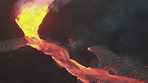 World's largest active volcano erupting in Hawaii - YouTube