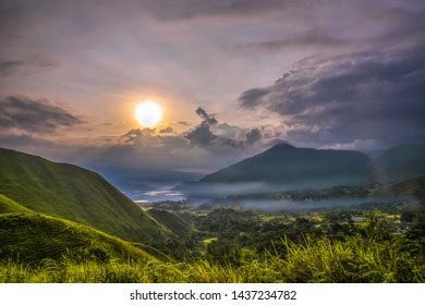 Sunrise Holbung Hill Lake Toba Stock Photo 1437234782 | Shutterstock