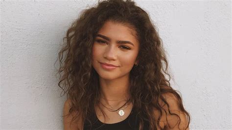 Zendaya's Wavy-Curly Hair Tutorial Is Everything You Ever Needed | News ...