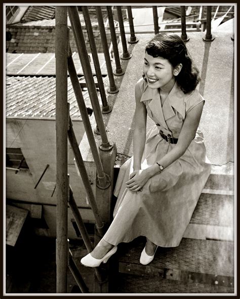 A pretty Japanese woman in western clothing, byKansuke Yamamoto c.1950 ©Toshio Yamamoto. Showa ...