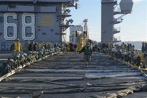 Navy Mulling Extending Service Lives of Nimitz-class Carriers - USNI News