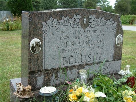 john belushi gravesite cenotaph