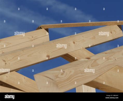 La construction de toit en bois Photo Stock - Alamy