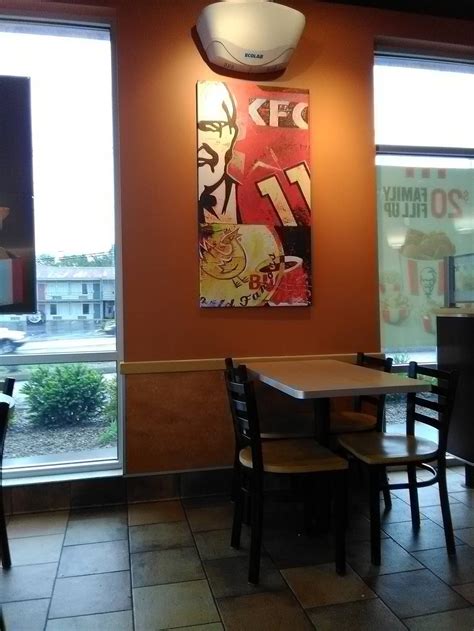 KFC | 262 N Dixie Blvd, Radcliff, KY 40160, USA