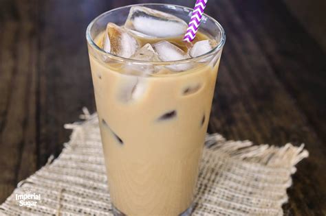 Iced Vanilla Cafe Latte | Imperial Sugar