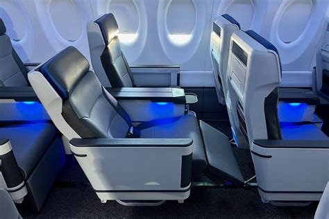 Breeze unveils first 17 Airbus A220 routes with new first-class product ...