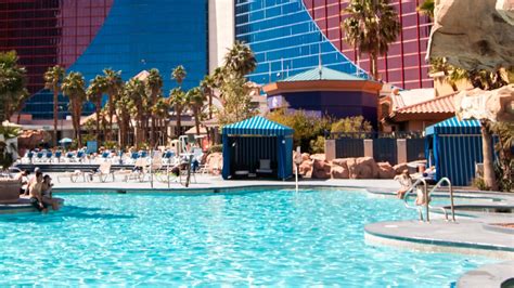 Rio Las Vegas Pools 🏊‍♀️ Hours, Amenities, and Everything to Know