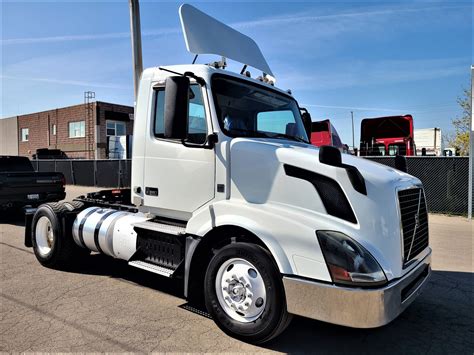 2016 VOLVO DAYCAB SINGLE AXLE | Manns Truck Sales