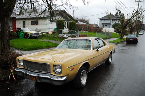 OLD PARKED CARS.: 1975 Plymouth Fury Custom.