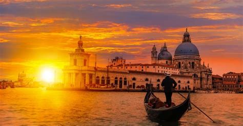 Paseo romántico en góndola con serenata en Venecia - 101viajes
