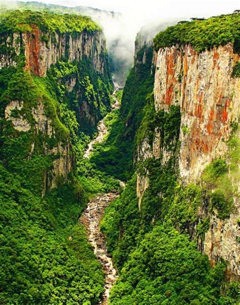 Canyon d'Itaimbezinho, parc national d'Aparados da Serra, Brésil | National parks, Wonders of ...