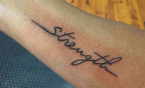 20 Inner-Strength Tattoos That Make for Beautiful Reminders | Tatuajes fuerza interior, Palabras ...