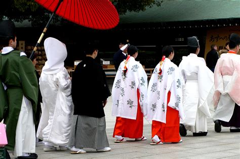 File:Meiji-jingu wedding procession - P1000847.jpg - Wikimedia Commons