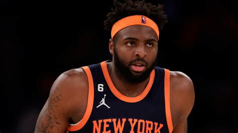 Mitchell Robinson injury update: Knicks big man out at least three weeks after thumb surgery ...