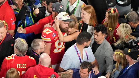 Taylor Swift chugs beer, gets mobbed as Chiefs win Super Bowl | CTV News