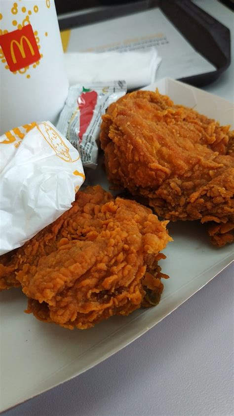 dada ayam mcd - Robert Jones