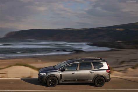 2022 Dacia Jogger Hybrid Shadow Grey - Stunning HD Photos, Videos, Specs, Features & Price ...