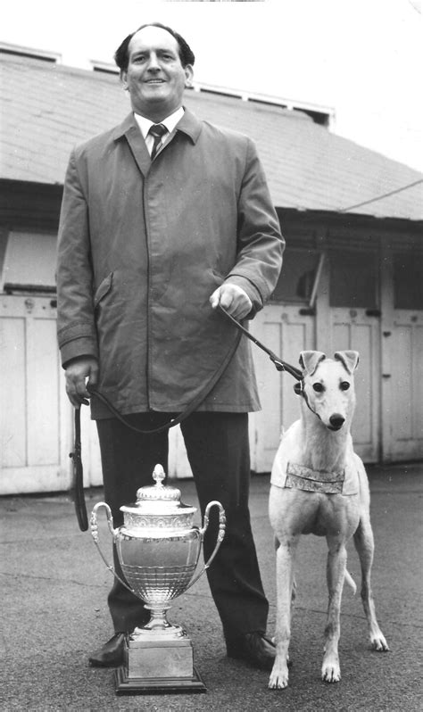 File:1972 Wimbledon Spring Stakes champion Puff Pastry with owner Mr R.White.jpg - Wikipedia