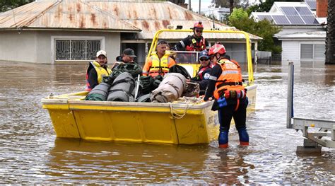 Australia battles floods as frustration swells over relief, warnings ...