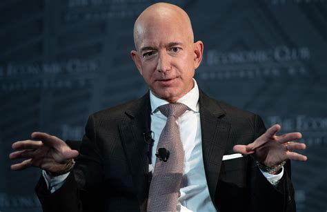 Amazon CEO Jeff Bezos Proves Memos, Press Releases Lead to Success | Observer