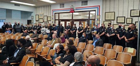 50 Rock Island Police officers show up to City Council meeting in ...