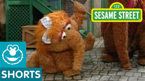 Sesame Street: Alice the Dancing Snuffleupagus - YouTube