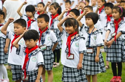 identification:CHINA-CHILDChildren in new school uniforms attend a flag raising ceremony i ...