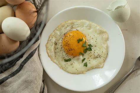 Perfect Sunny Side Up Eggs Recipe - Farmhouse on Boone