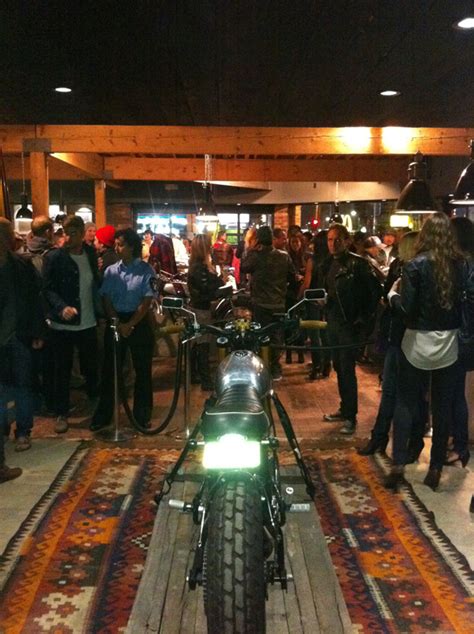 Deus Ex Machina – Venice Grand Opening Party – Indoek