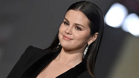 Selena Gomez Net Worth 2023: How Much She Makes vs. Justin Bieber, Hailey | StyleCaster