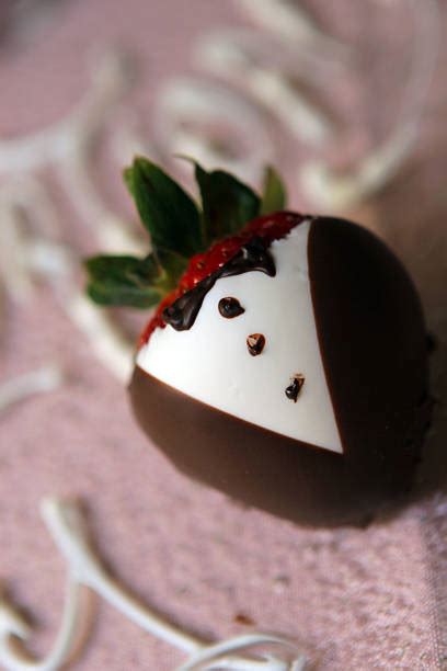 10+ Tuxedo Chocolate Covered Strawberries Stock Photos, Pictures ...