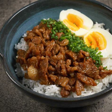 Japanese beef rice bowl (gyudon)