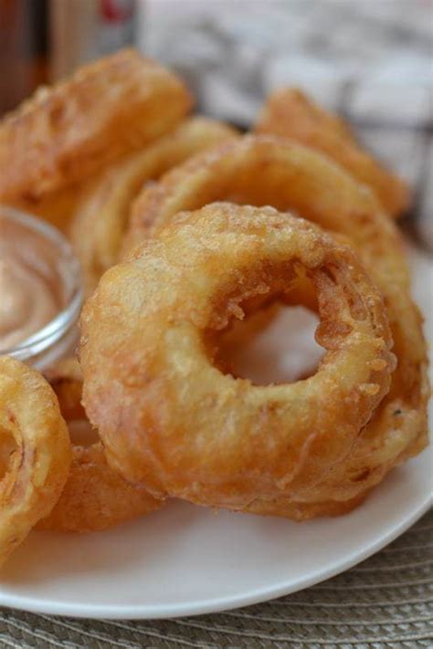 Beer Battered Onion Rings with Dipping Sauce | Small Town Woman