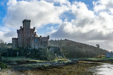 Dramatic Isle of Skye Castles That Will Transport You Back in Time!