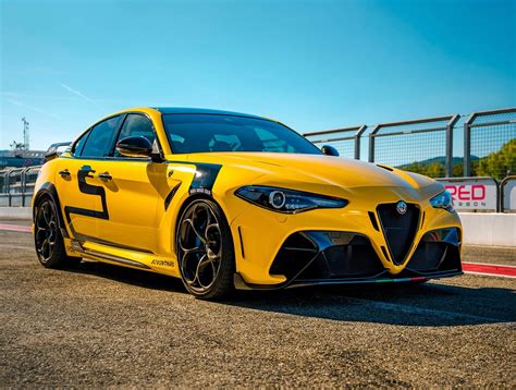 Alfa Romeo Giulia da Quadrifoglio a GTA col tuning di PariS'5 GaraGe