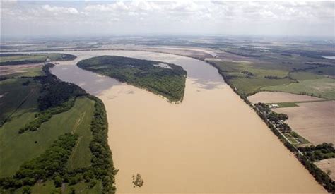 Mississippi River breaks levee, floods crops as rising waters move south - cleveland.com