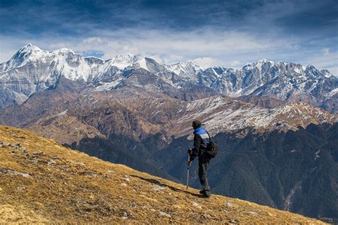 10 Best Trekking Spots in Uttarakhand for all Adventure Seekers - OYO