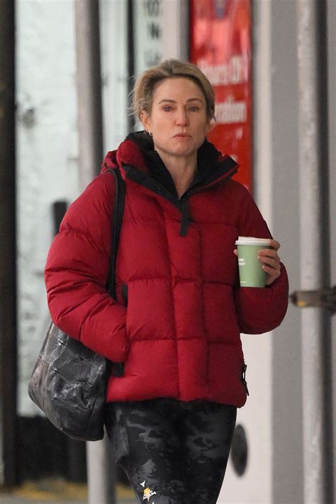 GMA's Amy Robach looks somber in athleisure & no makeup in new pics ...